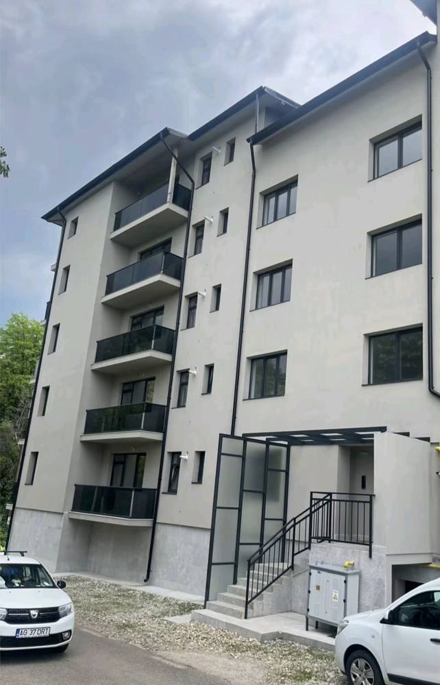 Bloc nou, tâmplărie și balustrade