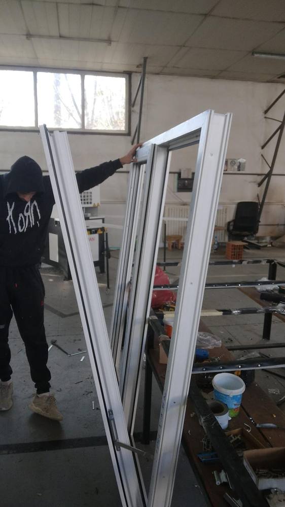 Fabricarea tâmplăriei în atelier