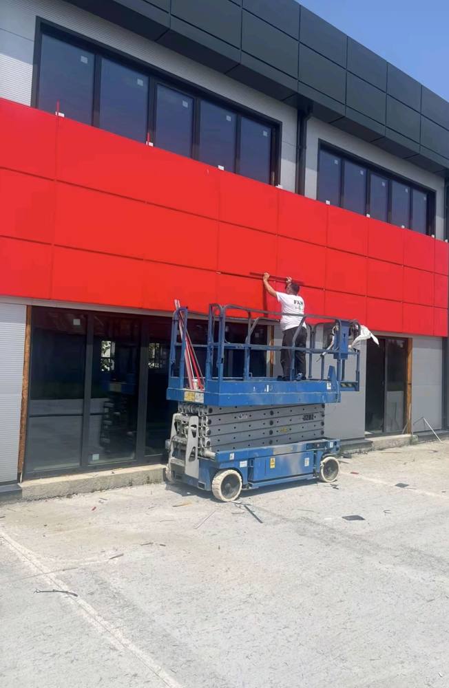 Montaj placări compozite cu platformă mobilă