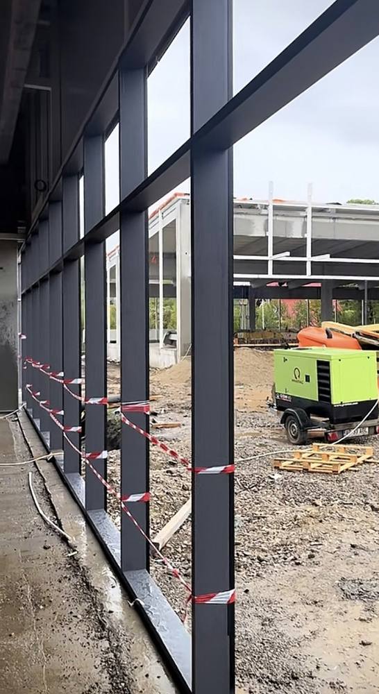 Structură de aluminiu pentru perete vitrat