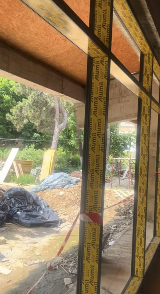 Tâmplărie din aluminiu cu folie de protecție